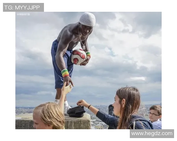 街头足球明星化妆秀出风采与技巧引发热潮吸引众多粉丝围观